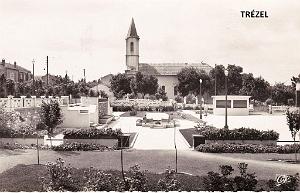 Trezel 639 - La place et l'eglise